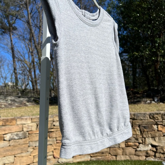 Scoop-neck, Sleeveless Top with Cuffed Hem and Back Zipper - Picture 5 of 15